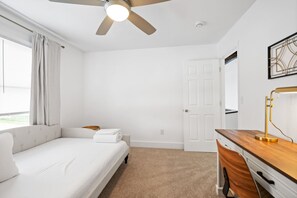 House, Multiple Beds, Hot Tub, Garden View (Nookside Grand Estate) - Nookside Grand Estate For 8 (Hamilton)