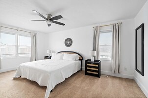 House, Multiple Beds, Hot Tub, Garden View (Nookside Grand Estate) | 4 bedrooms, individually decorated, individually furnished, bed sheets