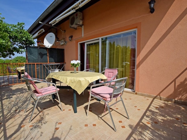 Apartment (A1) | Terrace/patio - Apartments Mari (Starigrad)