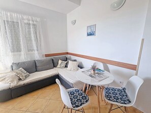 Apartment (A2) | Terrace/patio - Apartments Radic (Rogoznica)