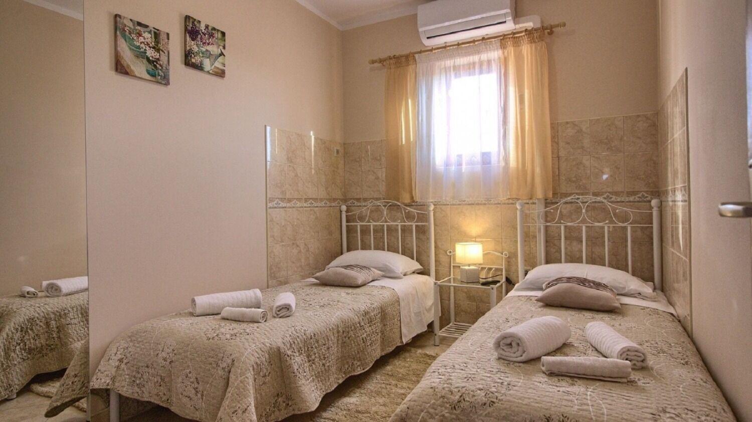 House | Iron/ironing board, free WiFi