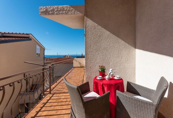 Room (S4) | Balcony - Apartments and Room Goran (Makarska)