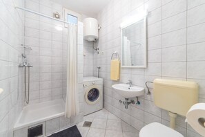 Apartment (A2) | Bathroom | Shower