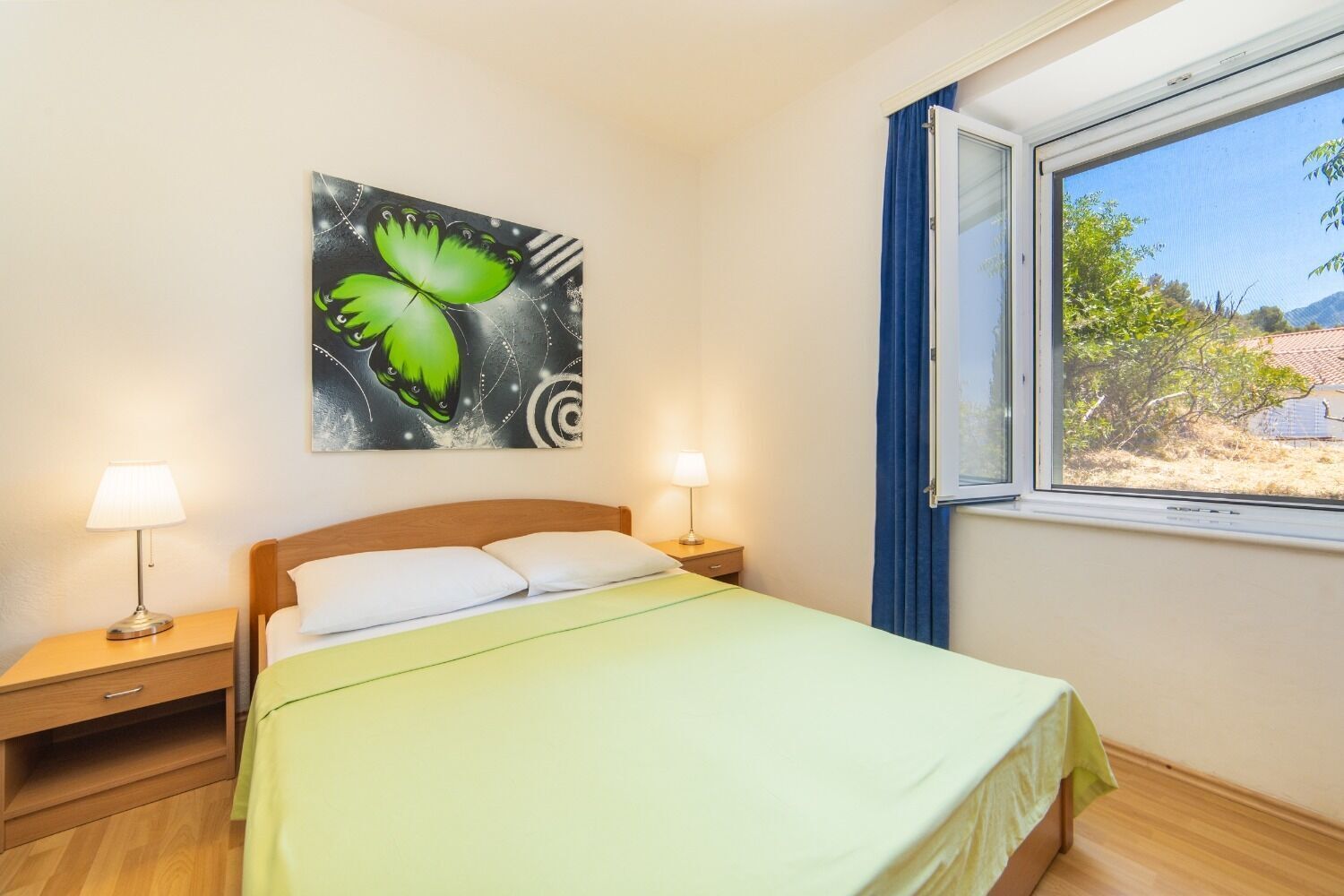 شقة (A1) | خزنة داخل الغرفة ومكواة/لوح كي وواي فاي مجانًا