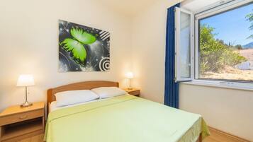 Apartment (A1) | In-room safe, iron/ironing board, free WiFi