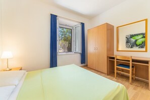 Apartment (A1) | In-room safe, iron/ironing board, free WiFi