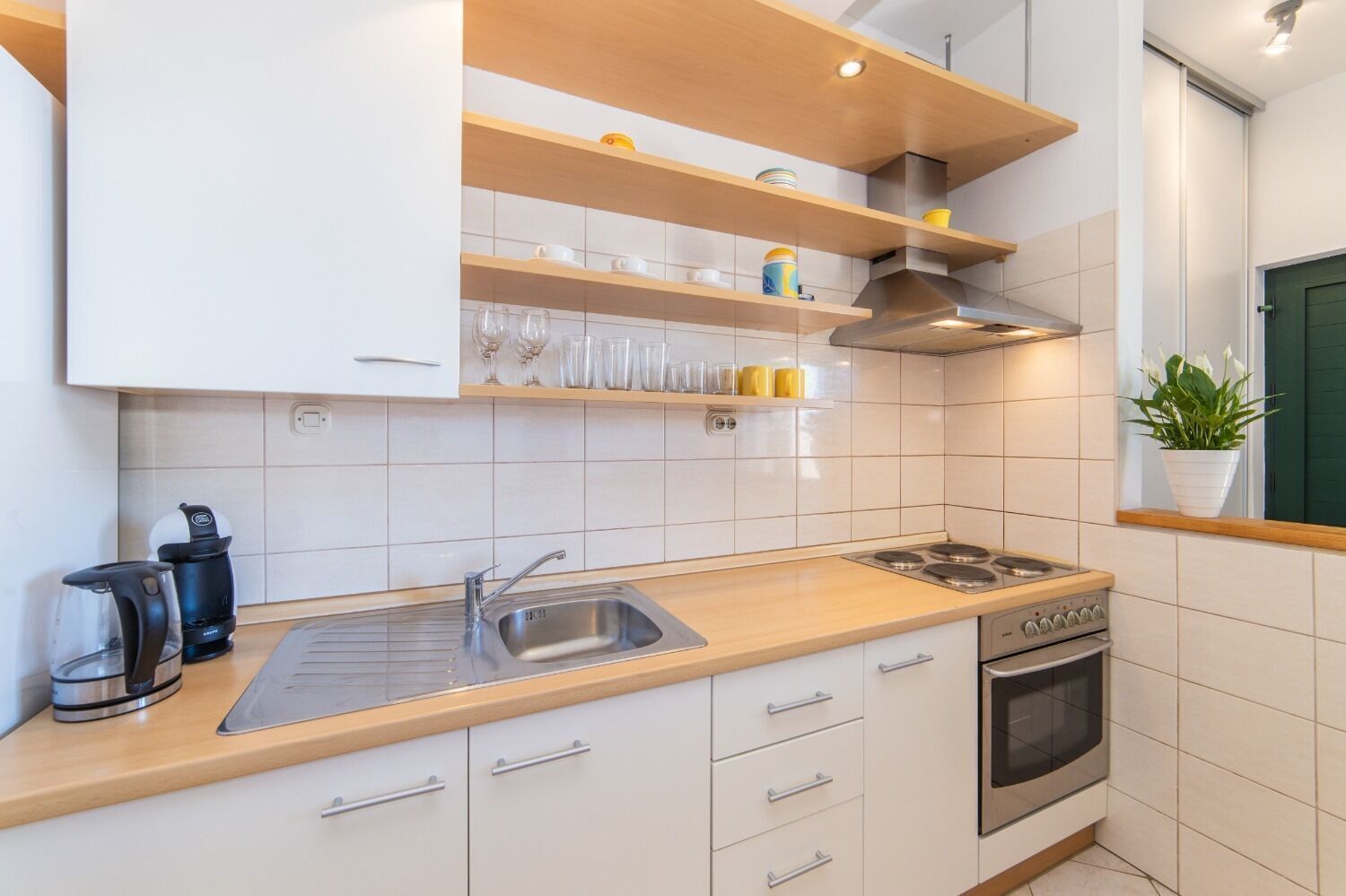 Apartment (A2) | Eigene Küche | Kühlschrank, Ofen, Herdplatte, Geschirrspüler