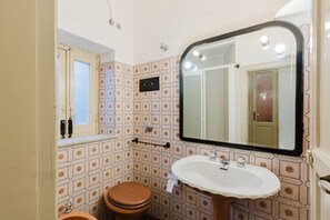 Shower, hair dryer, towels - Single Room at Bnb Via Roma (Marsala)