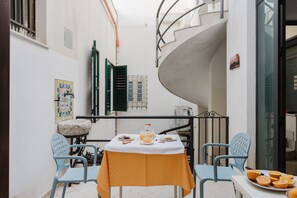 Outdoor dining - Single Room at Bnb Via Roma (Marsala)