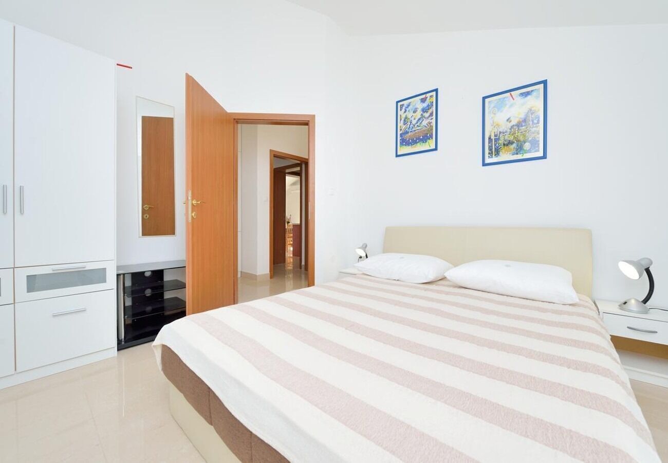 Apartment (A2)