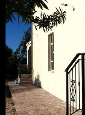Cour