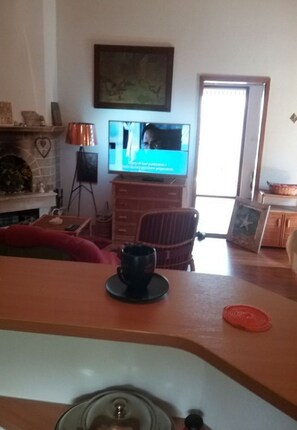 Apartment (A1) | Wohnzimmer | DVD-Player