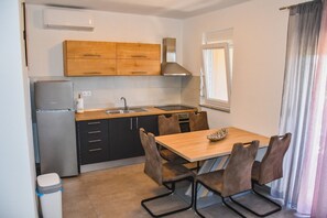 Apartment (A2) | Private kitchen - Apartment Twigi (Nin)