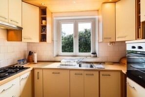 Apartment (A1) | Private kitchen - Apartment Ivope (Supetar)