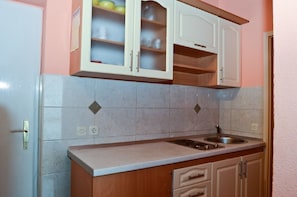 Studio (A2) | Private kitchen - Apartments Virena (Makarska)