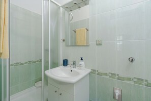 Apartment (A1) | Bathroom | Shower - Apartments Marietta (Razanac)