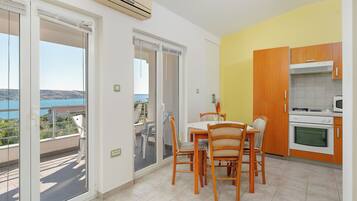 Apartment (A2) | Private kitchen | Fridge, oven, stovetop, electric kettle