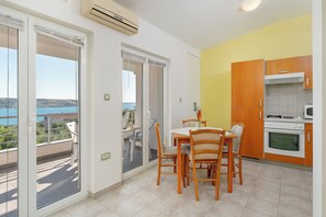 Apartment (A2) | Private kitchen - Apartments Marietta (Razanac)