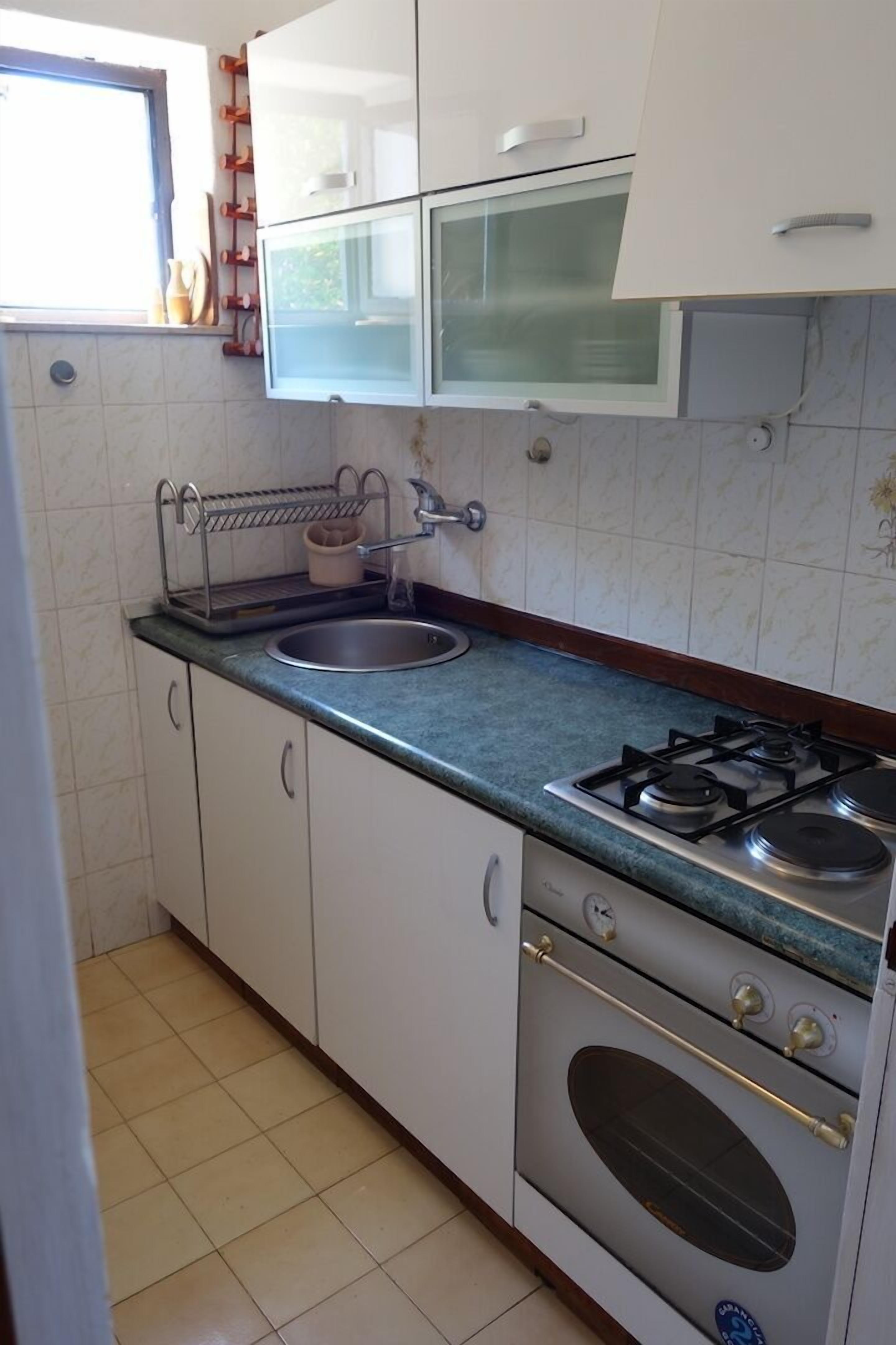 Departamento (A1) | Cocina privada | Refrigerador, microondas, horno y parrilla de estufa 