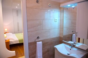 Studio (A2) | Bathroom - Apartments and Rooms Robi (Podstrana)