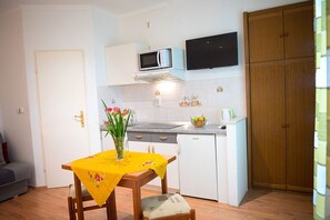 Private kitchen - Apartments and Rooms Robi (Podstrana)