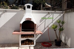 BBQ/picnic area - Apartments and Rooms Robi (Podstrana)