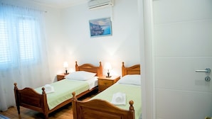 Room (S4) | Free WiFi - Apartments and Rooms Robi (Podstrana)