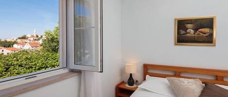 Iron/ironing board, free WiFi