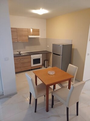 Apartment (A1) | Private kitchen - Apartment Zdrave (Makarska)
