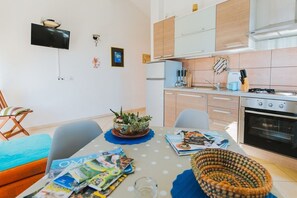 Apartment (A3) | Private kitchen | Fridge, oven, stovetop, espresso maker - Apartments Mari (Omis)