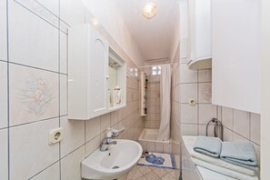 Apartment (A1) | Bathroom - Apartment Dragica (Split)
