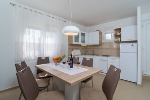 Ferienhaus | Eigene Küche | Kühlschrank, Herdplatte, Wasserkocher, Kochgeschirr/Geschirr/Besteck