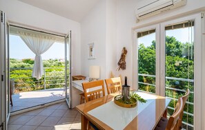 Refrigerador, microondas, placa de cocina, lavavajillas