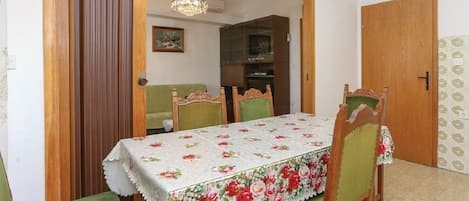Apartment (A1) | Dining
