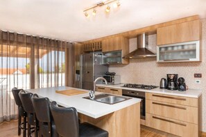 House | Private kitchen | Fridge, microwave, oven, stovetop - House Kristiana (Supetar)