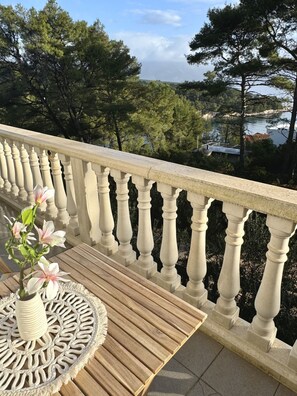 Studio (A2) | Balcony - Apartments and Room Villa Makaj (Jelsa)