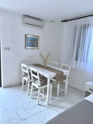 Apartment (A1) | Dining