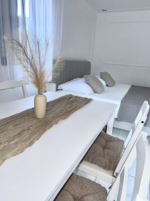 Apartment (A1) | Dining - Apartments and Room Villa Makaj (Jelsa)