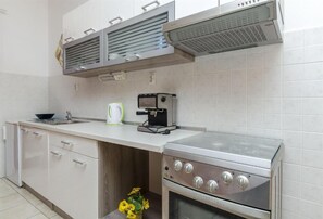 Apartment (A1) | Private kitchen - Apartment Zvone (Dugi Rat)