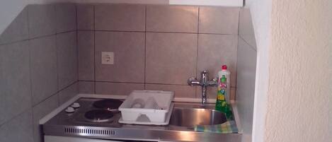 Appartement (A2) | Cuisine privée | Réfrigérateur, surface de cuisson, bouilloire électrique