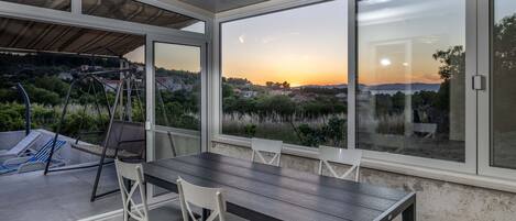 House | Terrace/patio