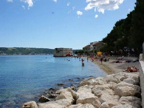 Beach nearby - Apartments Villa Mirakul (Kastela)