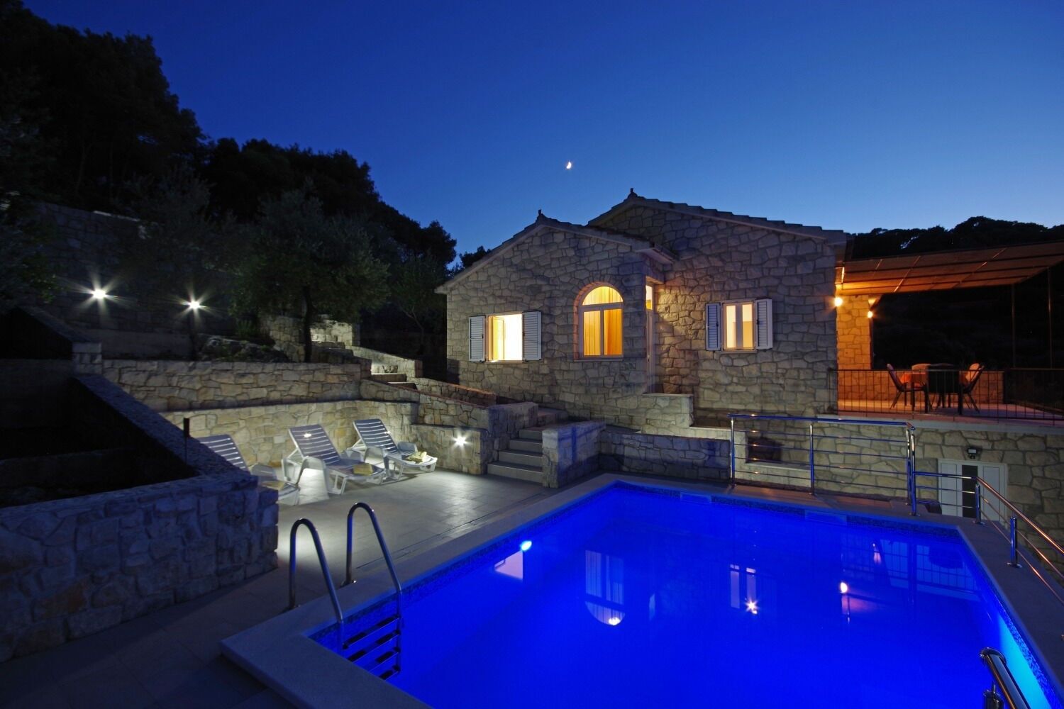 House | Outdoor pool