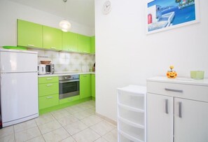 Apartment (A1) | Private kitchen - Apartments Roko (Primosten)
