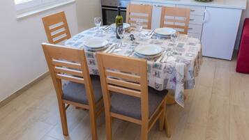 Huoneisto (A5) | Ruokailu