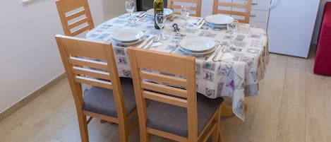 アパートメント (A5) | レストラン