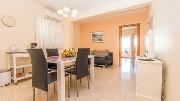 Apartment (A2) | Living room