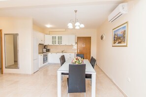 Apartemen (A1) | Tempat makan