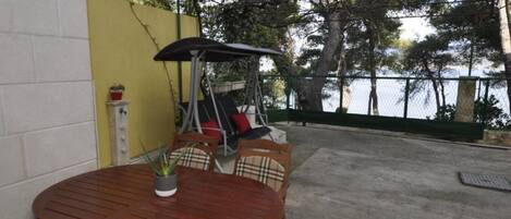 อพาร์ทเมนท์ (A2) | ลานระเบียง/นอกชาน