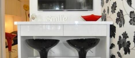 Apartment (A2) | Television